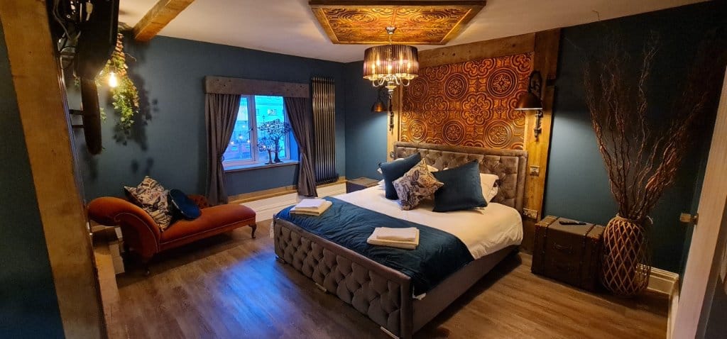 The Duke room, canal view with chaise longue